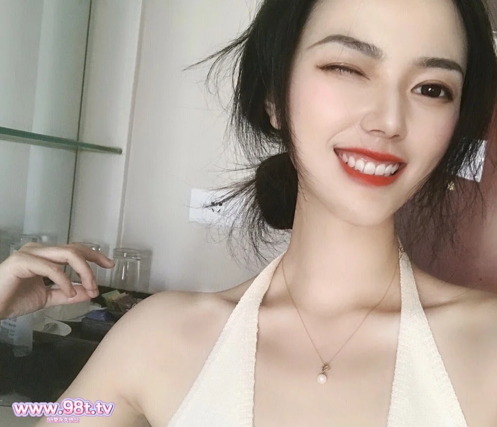 【自转】【eD2k链接】《硬核重磅️反差骚婊》“不让我男朋友睡，就让你！快给我~啊”优雅尤物极度反差 极其骚浪 骚叫起来让人欲火难耐【950M/12v/1配额】