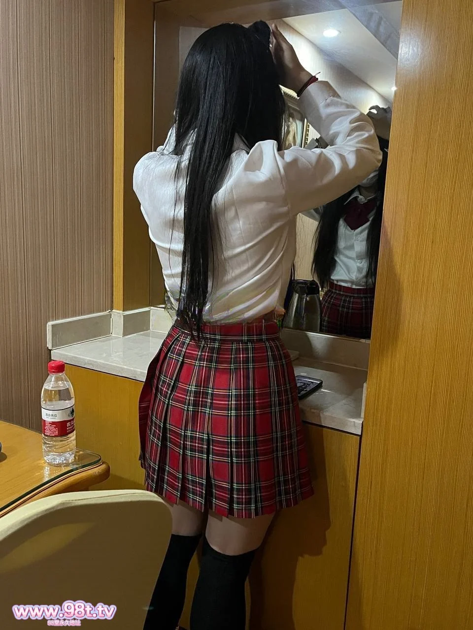 【自转】【ED2K】️√ 【重磅】大神 江南第一深情回归【元歌的恋爱日记】4月最新【24V＋10P/1.56GB/1配额】