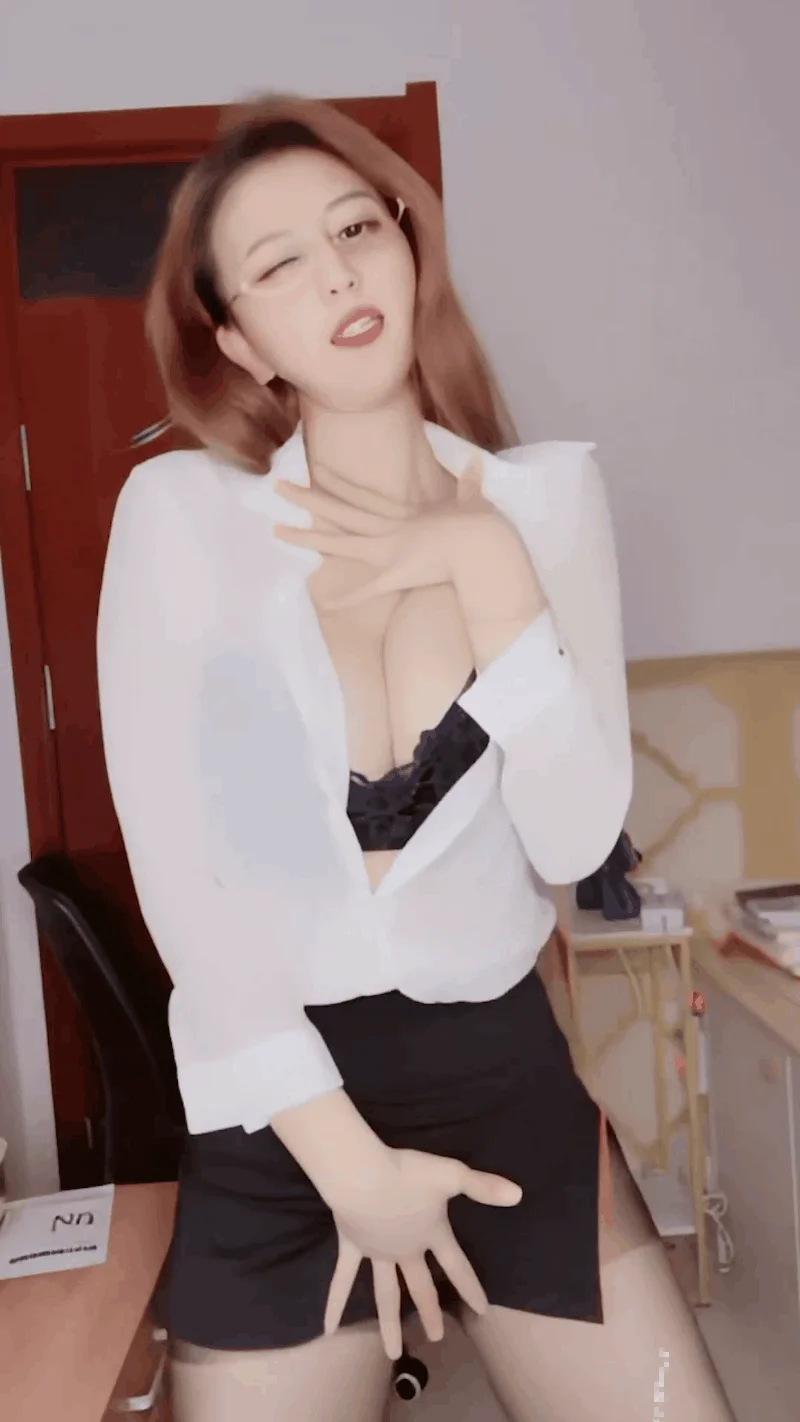【自转】【115ed2k】超极品御姐裸舞 拥有E杯天然大奶【御姐瑶瑶】把持不住了 御姐风裸舞真是太爱了，全程把控你的肾上腺【16V/2.28G/1配额】