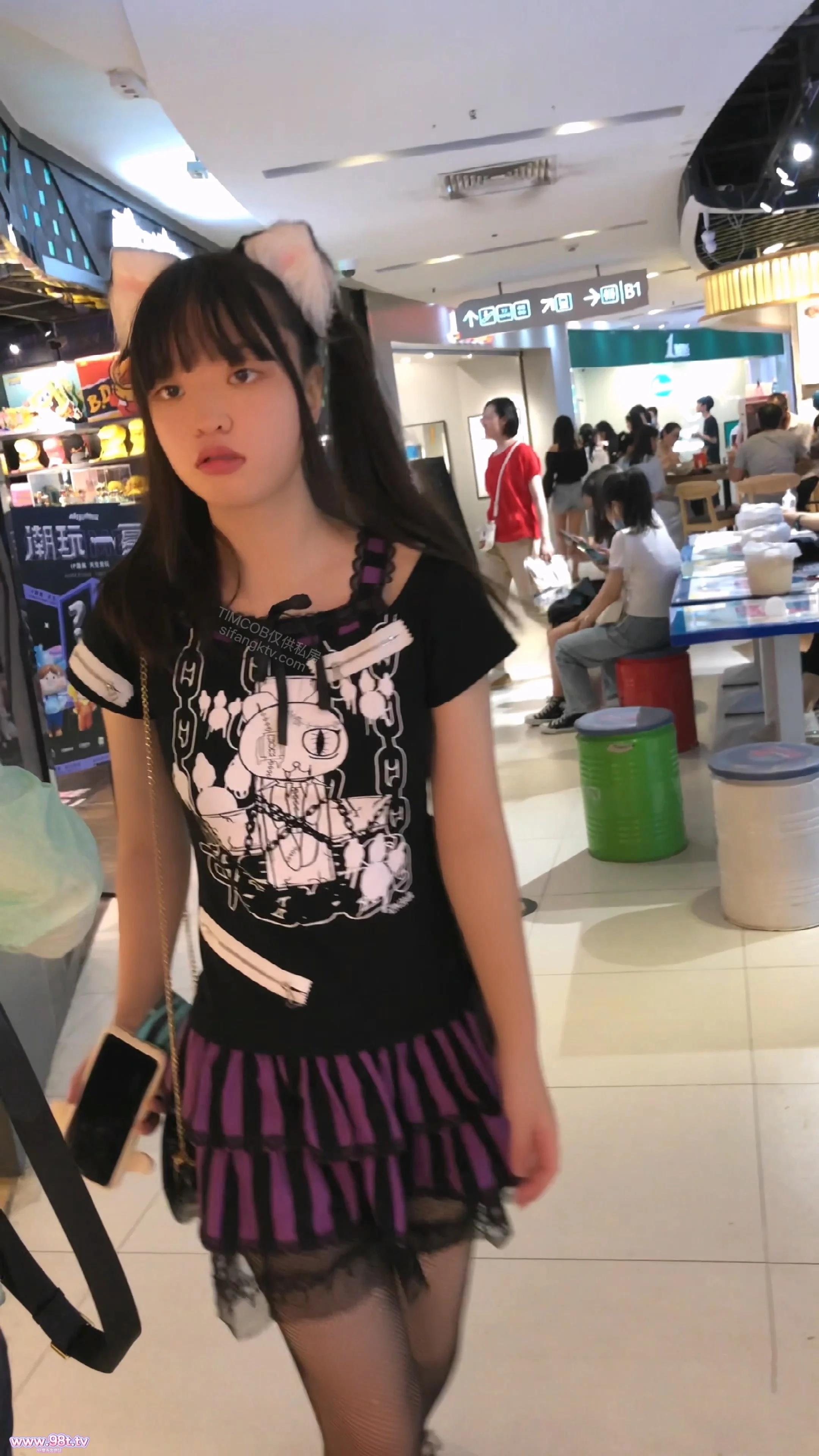【自转】【115ED2K】【年度精品 顶级无内】牛逼大神偷拍超可爱女仆装双马尾CD抄底 惊现极品网袜X无内黑丝姐妹花 太惊艳 超清4K原版【2.6G/2V/1配额】