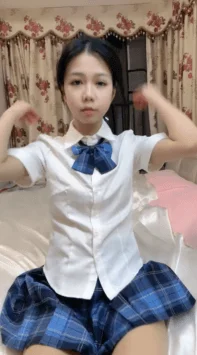 【自转】【ED2K】【19岁小女友】反差小女孩! 调教啪啪~炮击~道具~狂喷水~!【3.19G/5V/1配额】