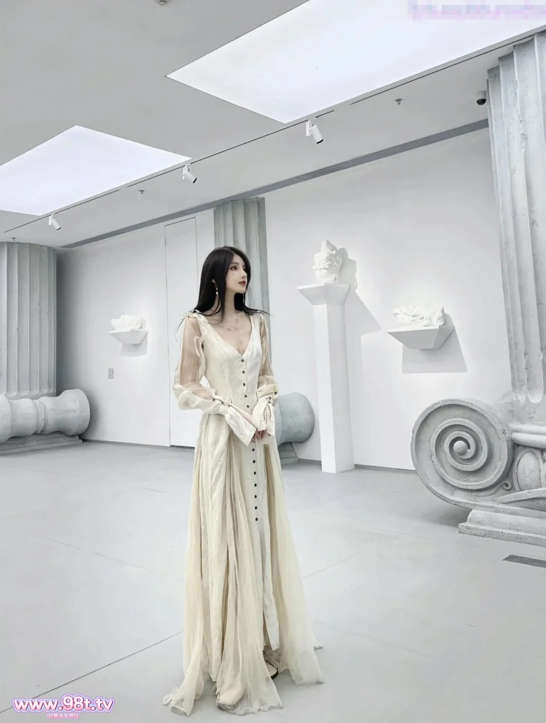 【自转】【eD2k链接】【极品空姐女神️反差白富美】骚骚的空姐喜欢吗 反差空姐上班高冷 下班就要吃鸡吧 五星级酒店服务金主爸爸【900M/6v+6p/1配额】