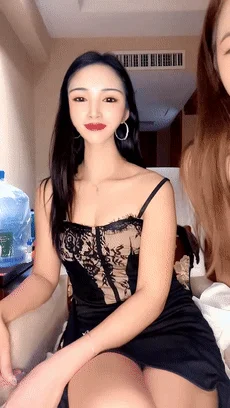 【自转】【115eD2K】燃情姐妹花全程露脸激情大秀，听狼友指挥镜头前把好闺蜜扒光了给狼友看逼逼，跳蛋抽插自慰淫水多多表情好骚【3.67GB/1V】