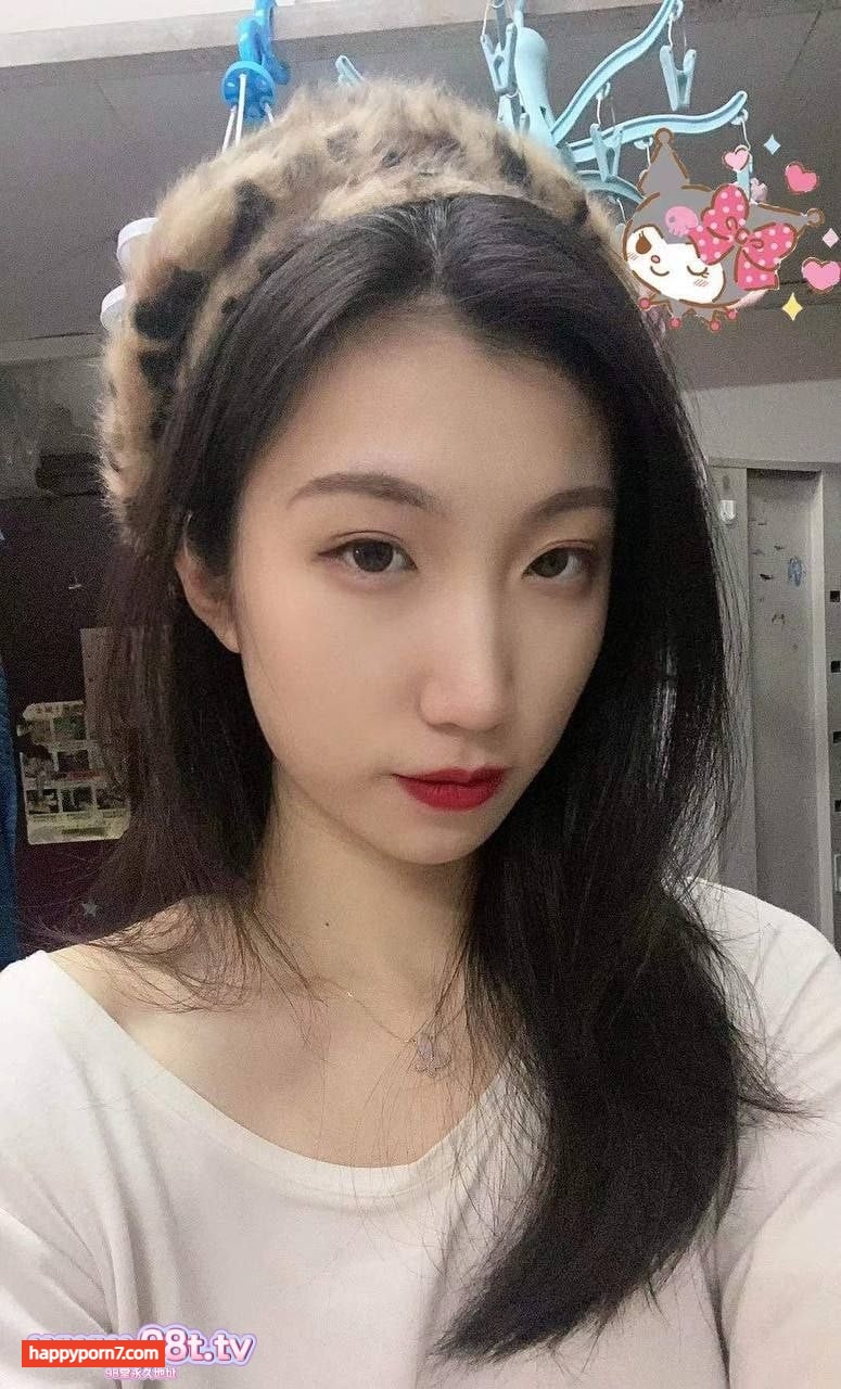 【自转】【ED2K】高颜值美女大学生王雨辰性爱泄密视图流出，反差母狗一枚，漏脸被金主操。【783M /6P+1v/1配额】
