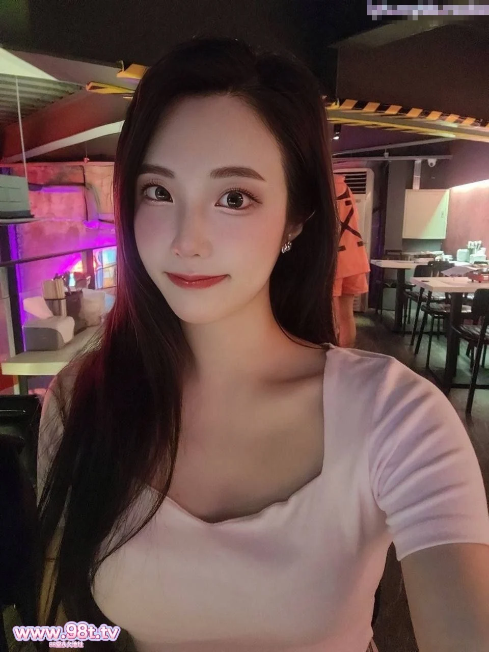 【自转】【eD2k链接】️媚黑骚货️妹子是很嫩的，jb是很大的，最后竟然全部塞进去了，真的佩服了，被黑祖宗无套输出 每一下都顶到花心 内射一骚逼【1.09G/10v+5p/1配额】