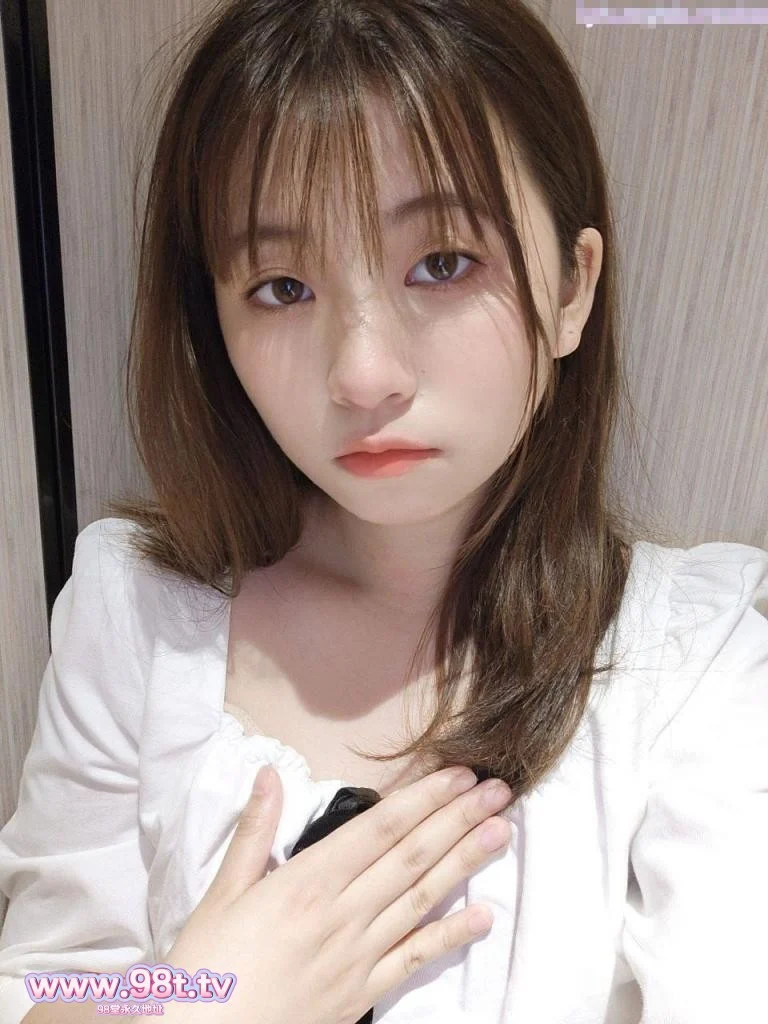 【自转】【eD2k链接】群P小娇妻群交盛宴，淫乱人妻，极品骚货淫妻和多名单男群P淫乱啪啪 ，肉棒抽插 ，前后夹鸡 ，两洞被塞满，淫乱刺激！【657M/12v+5p/1配额】