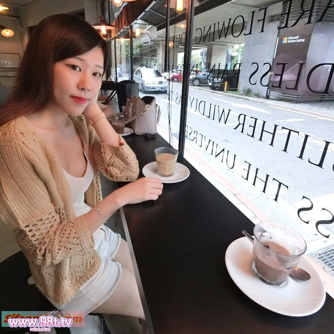 【自转】【eD2k链接】【某某门事件】第446弹 香港反差母狗️张玉琦️和炮友酒店开房流出，骚母狗被炮友无套各种姿势乱艹！【157.33M/3v+11p/1配额】