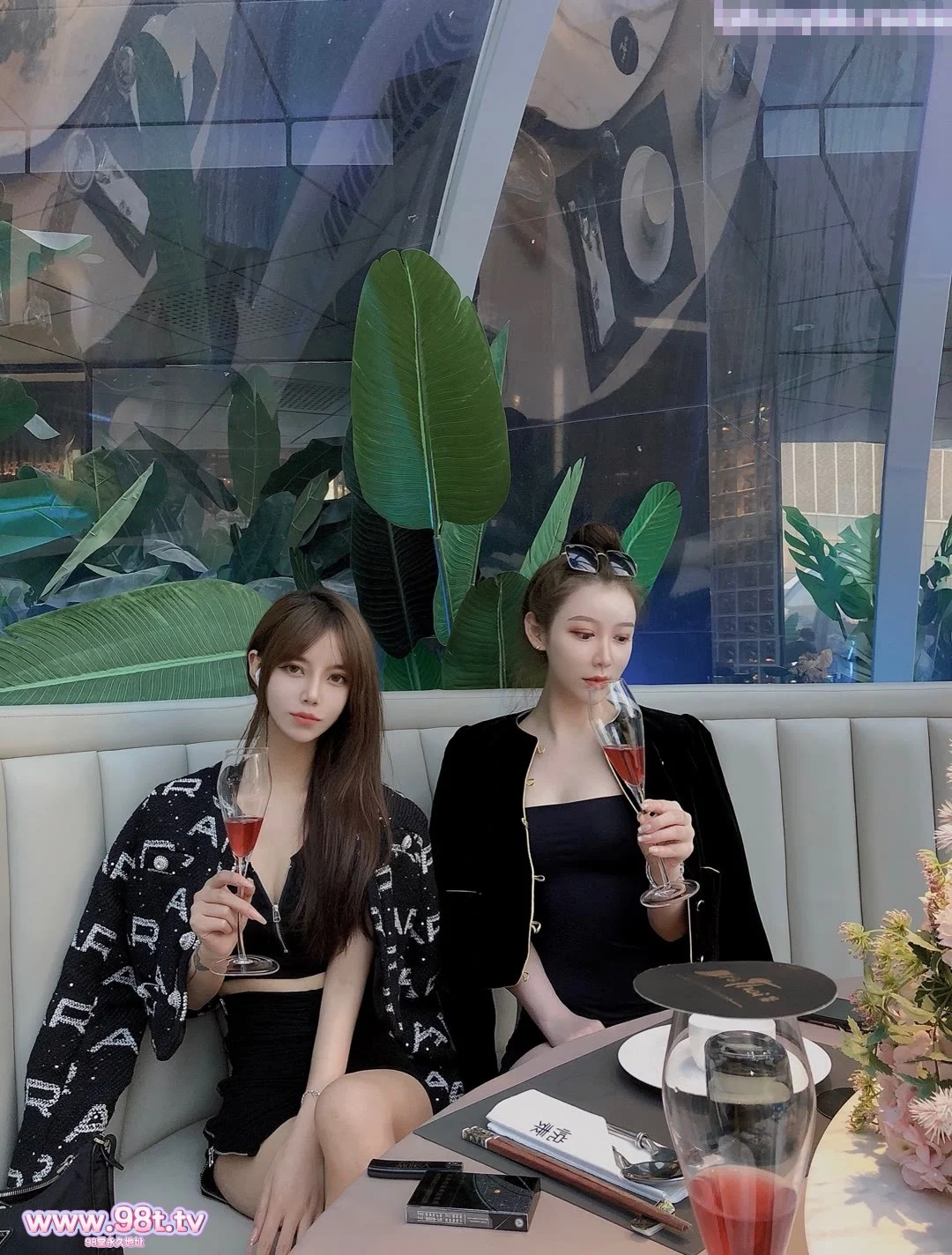 【自转】【eD2k链接】【蕾丝拉拉️可爱女同】同性才是真爱 闺蜜来我家非要试试新玩具，一龙双用哈哈 两个萝莉 女女啪啪来啦！女女版淫趴【200M/12v+5p/1配额】