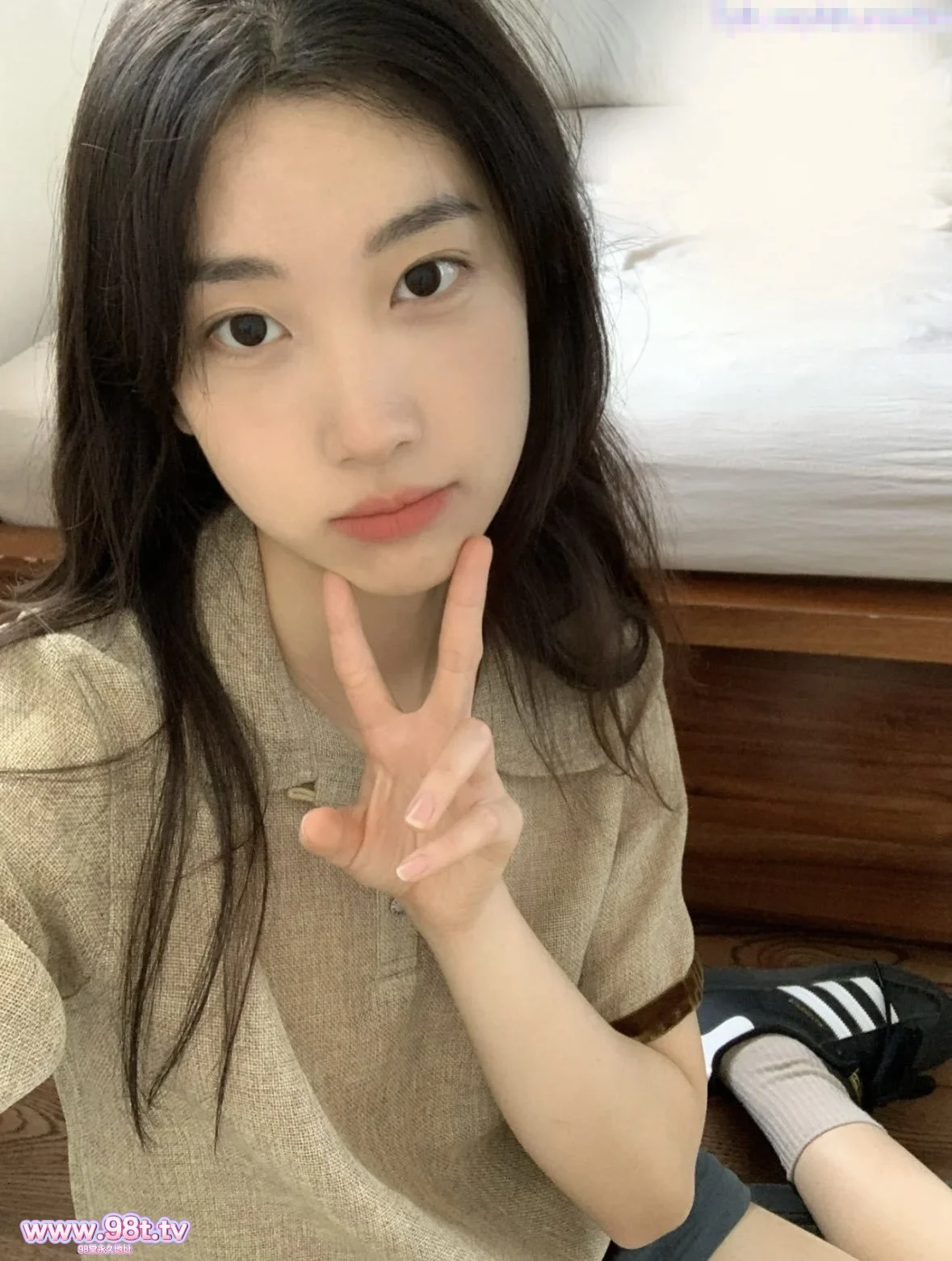 【自转】【eD2k链接】水多活好不黏人哥哥是选择先舔下面还是先摸上面呢？爸爸的几把套装 跟哥哥刚好配套 被抓住小辫子了 内射到大小便失禁【806M/12v+6p/1配额】