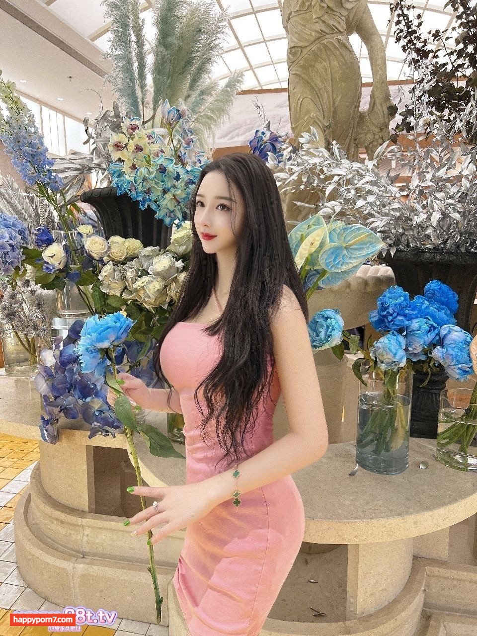 【自转】【eD2k链接】【反差白富美】 “好硬！你不要顶，我在上面我做主，啊啊~进去了太大了受不了”小骚货好会吃鸡吧 当然回报就是猛怼骚逼【1.62G/13v/1配额】